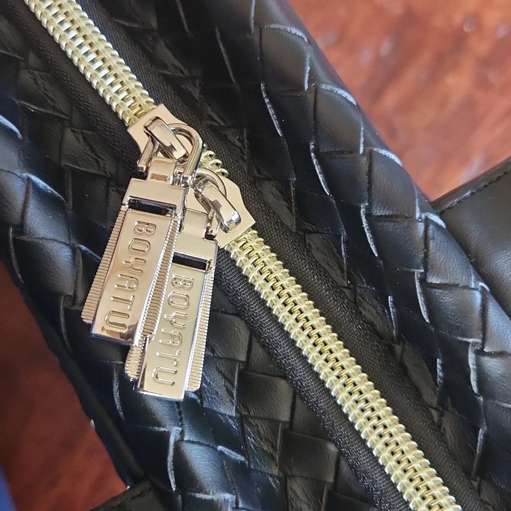 Boyatu Black Make up travel Bag โ NWT โ Woven Leather โ Silver Hardware โ Classy - Picture 6 of 15